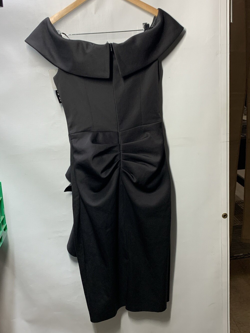 Xscape Women's Off-The-Shoulder Scuba Crepe Evening Cocktail Dress Size 8 Black - Picture 7 of 9